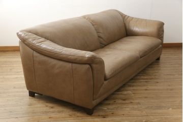 中古　美品　イタリア　ナツッジ(NATUZZI RDITION)　レザーエディションズ　ローバックで広々とした空間を楽しめる2.5人掛けソファ(2人掛け、3人掛け、本革ソファ)(定価約60万円)(R-059633)
