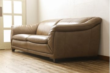 中古　美品　イタリア　ナツッジ(NATUZZI RDITION)　レザーエディションズ　ローバックで広々とした空間を楽しめる2.5人掛けソファ(2人掛け、3人掛け、本革ソファ)(定価約60万円)(R-059633)