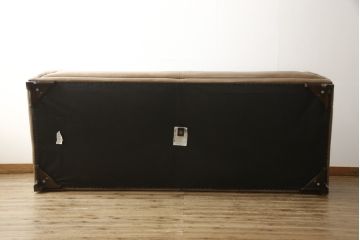 中古　美品　イタリア　ナツッジ(NATUZZI RDITION)　レザーエディションズ　ローバックで広々とした空間を楽しめる2.5人掛けソファ(2人掛け、3人掛け、本革ソファ)(定価約60万円)(R-059633)