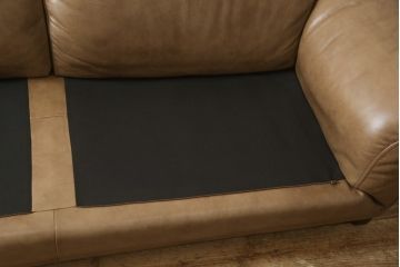中古　美品　イタリア　ナツッジ(NATUZZI RDITION)　レザーエディションズ　ローバックで広々とした空間を楽しめる2.5人掛けソファ(2人掛け、3人掛け、本革ソファ)(定価約60万円)(R-059633)