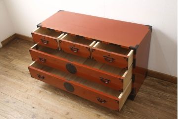 中古　高級品　田中家具　ケヤキ材　朱塗り　中桐　風格ある和の趣を演出してくれる二本松伝統家具の箪笥(衣装箪笥、引き出し、サイドチェスト)(定価約50万円)(R-059644)