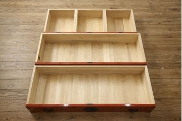 中古　高級品　田中家具　ケヤキ材　朱塗り　中桐　風格ある和の趣を演出してくれる二本松伝統家具の箪笥(衣装箪笥、引き出し、サイドチェスト)(定価約50万円)(R-059644)