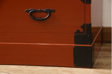 中古　高級品　田中家具　ケヤキ材　朱塗り　中桐　風格ある和の趣を演出してくれる二本松伝統家具の箪笥(衣装箪笥、引き出し、サイドチェスト)(定価約50万円)(R-059644)