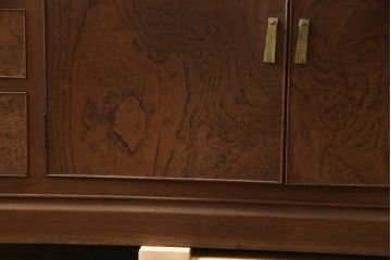 和製アンティーク　最高級!　大正ロマン　総欅(ケヤキ)材　作り込み・デザイン・杢目どれをとっても素晴らしい最高級のキャビネット(食器棚、戸棚、収納棚、カップボード)(R-059645)