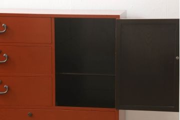 中古　最高級　IDC大塚家具　総漆塗り　朱塗り　控えめな桜の模様がかわいらしい総桐箪笥(定価約60万円)(桐たんす、衣装箪笥、和タンス、収納箪笥)(R-059647)