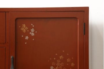 中古　最高級　IDC大塚家具　総漆塗り　朱塗り　控えめな桜の模様がかわいらしい総桐箪笥(定価約60万円)(桐たんす、衣装箪笥、和タンス、収納箪笥)(R-059647)