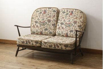 中古　イギリス　ERCOL(アーコール)　カントリー調のファブリックがかわいらしい2人掛けソファ(二人掛け、2P)(R-059648)