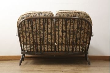 中古　イギリス　ERCOL(アーコール)　カントリー調のファブリックがかわいらしい2人掛けソファ(二人掛け、2P)(R-059648)