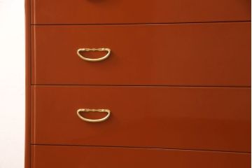 中古　美品　国産　職人手造り　総漆塗り　朱塗り　シンプルなデザインの中に金色の取っ手が上品な和箪笥(定価推定 約80万円)(衣装箪笥、収納タンス、引き出し)(R-059650)