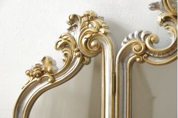 イタリアビンテージ　六本木アピス　ロココ調　シルバーゴールドの装飾がきらびやかな三面鏡(定価約35万円)(ヴィンテージ、ミラー)(R-059651)