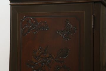 中古　美品　DREXEL HERITAGE(ドレクセルヘリテイジ)　シノワズリ様式　上品な佇まいが美しいチャイナキャビネット(定価約340万円)(食器棚、キュリオケース、ガラスケース、ショーケース、戸棚、飾り棚)(R-059661)