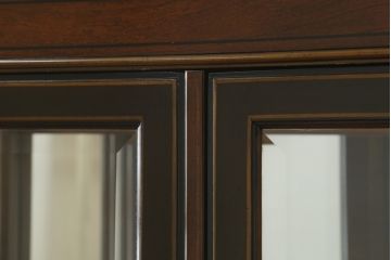 中古　美品　DREXEL HERITAGE(ドレクセルヘリテイジ)　シノワズリ様式　上品な佇まいが美しいチャイナキャビネット(定価約340万円)(食器棚、キュリオケース、ガラスケース、ショーケース、戸棚、飾り棚)(R-059661)