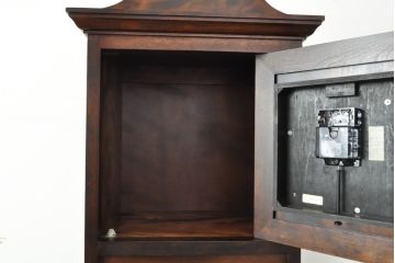 中古　松本民芸家具　気品漂うシックな雰囲気が魅力のB型時計台(ホールクロック、戸棚、収納棚、陳列棚)(定価約49万6千円)(R-059674)