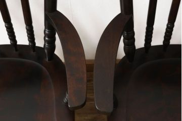 中古　北海道民芸家具　クラシカルな雰囲気を醸し出すダイニングチェア2脚セット(椅子、板座チェア、アームチェア)(R-059679)