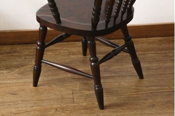 中古　北海道民芸家具　クラシカルな雰囲気を醸し出すダイニングチェア2脚セット(椅子、板座チェア、アームチェア)(R-059679)