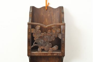中古　軽井沢彫り　透かし彫りの桜がかわいらしいレターラック(壁掛け収納棚、状差し)(R-059684)