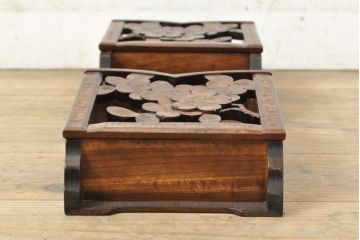 中古　軽井沢彫り　透かし彫りの桜がかわいらしいレターラック(壁掛け収納棚、状差し)(R-059684)