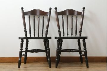 中古　北海道民芸家具　クラシカルな雰囲気を醸し出すダイニングチェア2脚セット(椅子、板座チェア)(R-059686)
