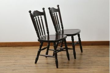 中古　北海道民芸家具　クラシカルな雰囲気を醸し出すダイニングチェア2脚セット(椅子、板座チェア)(R-059686)