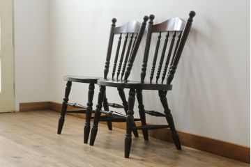 中古　北海道民芸家具　クラシカルな雰囲気を醸し出すダイニングチェア2脚セット(椅子、板座チェア)(R-059686)