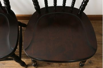 中古　北海道民芸家具　クラシカルな雰囲気を醸し出すダイニングチェア2脚セット(椅子、板座チェア)(R-059686)