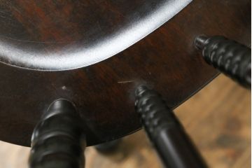 中古　北海道民芸家具　クラシカルな雰囲気を醸し出すダイニングチェア2脚セット(椅子、板座チェア)(R-059686)