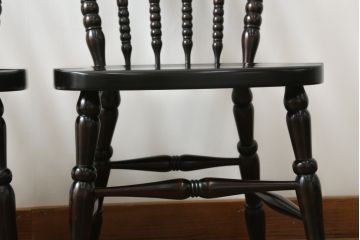 中古　北海道民芸家具　クラシカルな雰囲気を醸し出すダイニングチェア2脚セット(椅子、板座チェア)(R-059686)