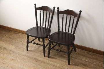 中古　北海道民芸家具　クラシカルな雰囲気を醸し出すダイニングチェア2脚セット(椅子、板座チェア)(R-059687)