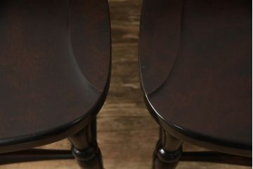 中古　北海道民芸家具　クラシカルな雰囲気を醸し出すダイニングチェア2脚セット(椅子、板座チェア)(R-059687)