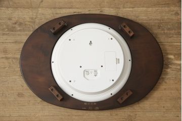 中古　美品　軽井沢彫り　オーバル型のフォルムが珍しい壁掛け時計(掛け時計、ウォールクロック)(R-059692)