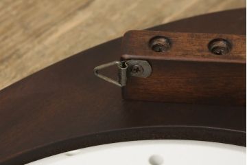中古　美品　軽井沢彫り　オーバル型のフォルムが珍しい壁掛け時計(掛け時計、ウォールクロック)(R-059692)