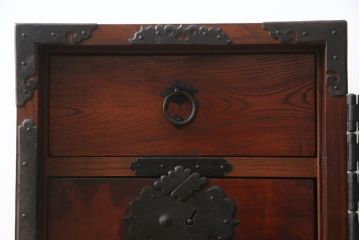 和製アンティーク　総欅(ケヤキ)材　三国　重厚感ある佇まいが魅力的な船箪笥(掛硯型、懸硯型、舟箪笥、小引き出し、小物収納、時代箪笥)(R-059700)
