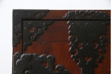 和製アンティーク　総欅(ケヤキ)材　三国　重厚感ある佇まいが魅力的な船箪笥(掛硯型、懸硯型、舟箪笥、小引き出し、小物収納、時代箪笥)(R-059700)