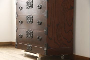 中古　美品　岩谷堂箪笥　重厚な金具と力強い木目が印象的な衣装箪笥(和タンス、収納たんす、引き出し)(R-059703)