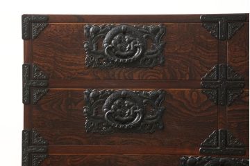 中古　美品　岩谷堂箪笥　重厚な金具と力強い木目が印象的な衣装箪笥(和タンス、収納たんす、引き出し)(R-059703)
