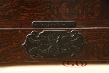 中古　美品　岩谷堂箪笥　重厚な金具と力強い木目が印象的な衣装箪笥(和タンス、収納たんす、引き出し)(R-059703)
