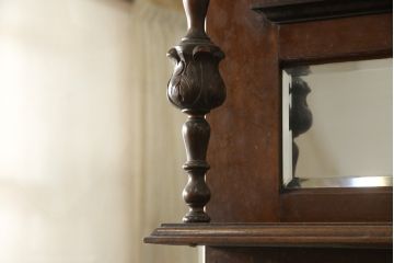 イギリスアンティーク　マホガニー材　クラシカルな雰囲気が魅力的なパーラーキャビネット(戸棚、収納棚、飾り棚)(R-059706)