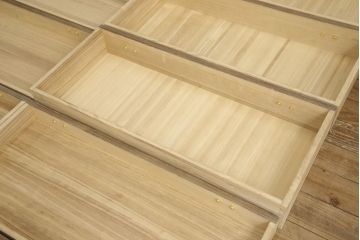 中古　美品　伝統工芸士・森脇一喜作　かくし付き　引き出し10杯　落ち着きのある色合いが魅力的な焼桐仕上げの総桐紀州箪笥(総桐たんす、総桐箪笥、着物箪笥、引き出し、和タンス)(R-059708)