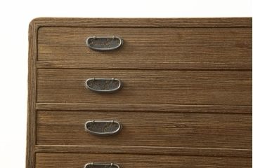 中古　美品　伝統工芸士・森脇一喜作　かくし付き　引き出し10杯　落ち着きのある色合いが魅力的な焼桐仕上げの総桐紀州箪笥(総桐たんす、総桐箪笥、着物箪笥、引き出し、和タンス)(R-059708)