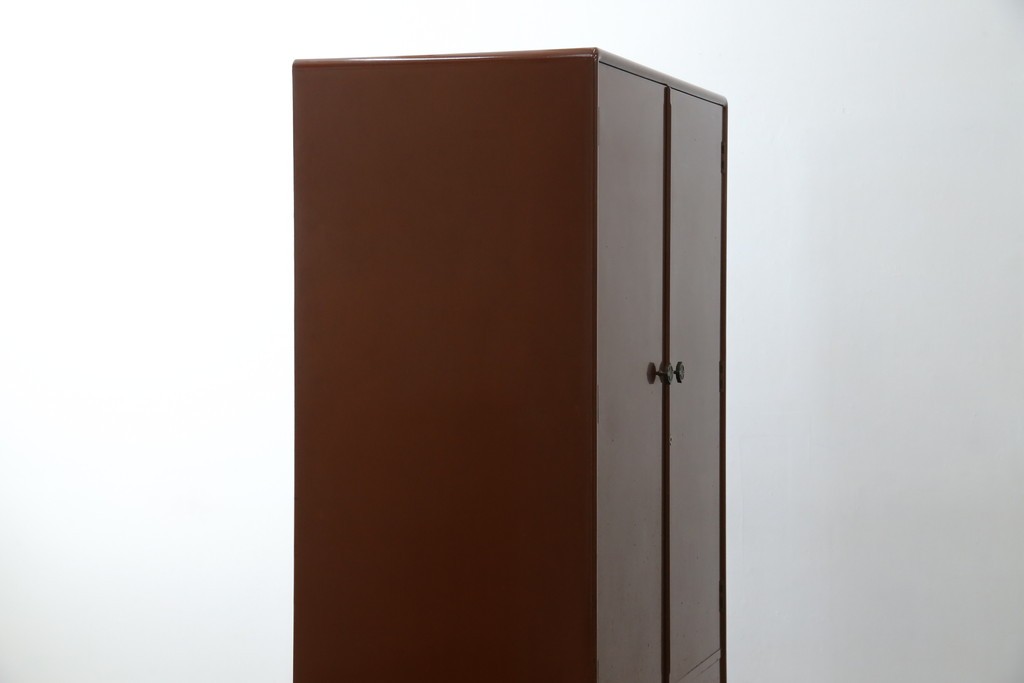 ※塗装にダメージあり※　和製ヴィンテージ　最高級品　総漆塗り　漆絵入り　内部桐材　品のある雰囲気を醸し出すワードローブ　(R-059709)