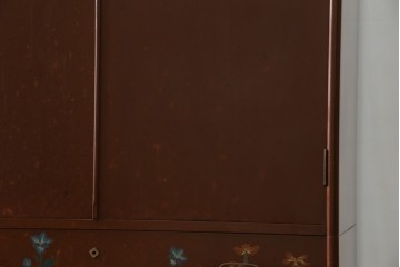 ※塗装にダメージあり※　和製ヴィンテージ　最高級品　総漆塗り　漆絵入り　内部桐材　品のある雰囲気を醸し出すワードローブ　(R-059709)