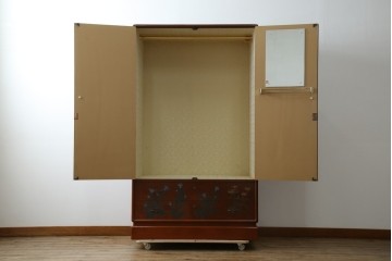 ※塗装にダメージあり※　和製ヴィンテージ　最高級品　総漆塗り　漆絵入り　内部桐材　品のある雰囲気を醸し出すワードローブ　(R-059709)
