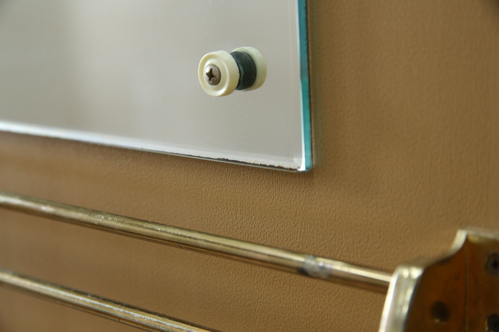 ※塗装にダメージあり※　和製ヴィンテージ　最高級品　総漆塗り　漆絵入り　内部桐材　品のある雰囲気を醸し出すワードローブ　(R-059709)