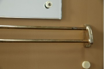 ※塗装にダメージあり※　和製ヴィンテージ　最高級品　総漆塗り　漆絵入り　内部桐材　品のある雰囲気を醸し出すワードローブ　(R-059709)