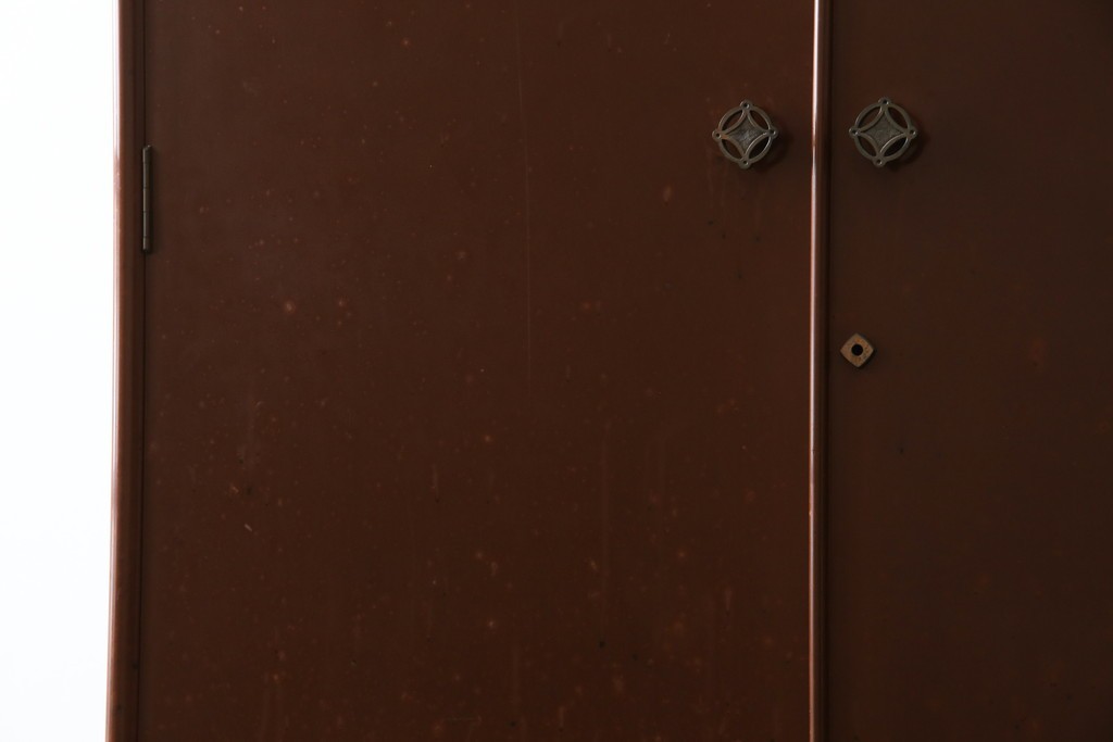 ※塗装にダメージあり※　和製ヴィンテージ　最高級品　総漆塗り　漆絵入り　内部桐材　品のある雰囲気を醸し出すワードローブ　(R-059709)