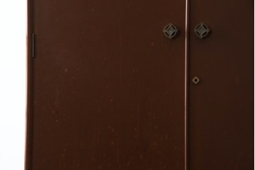 ※塗装にダメージあり※　和製ヴィンテージ　最高級品　総漆塗り　漆絵入り　内部桐材　品のある雰囲気を醸し出すワードローブ　(R-059709)