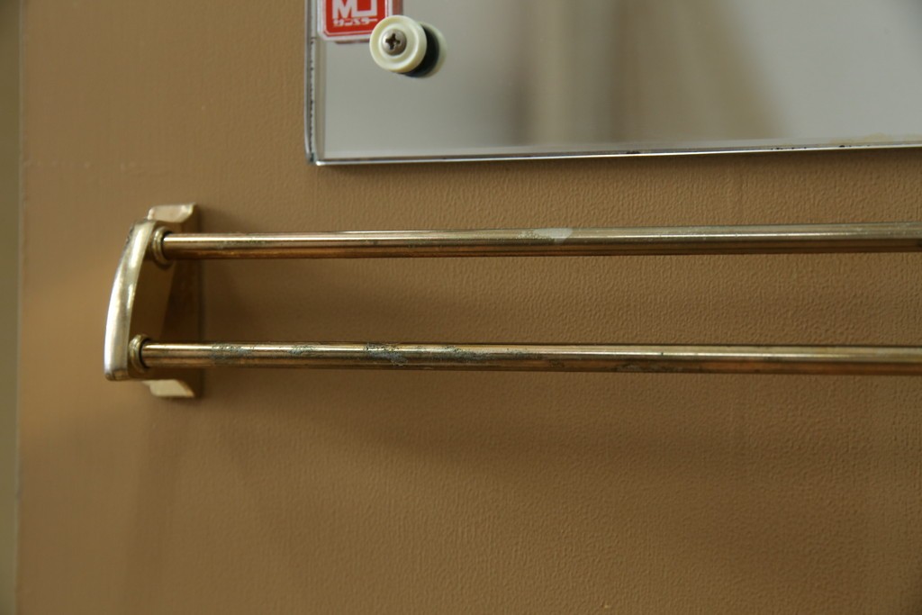 ※塗装にダメージあり※　和製ヴィンテージ　最高級品　総漆塗り　漆絵入り　内部桐材　品のある雰囲気を醸し出すワードローブ　(R-059709)