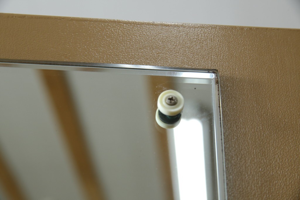 ※塗装にダメージあり※　和製ヴィンテージ　最高級品　総漆塗り　漆絵入り　内部桐材　品のある雰囲気を醸し出すワードローブ　(R-059709)