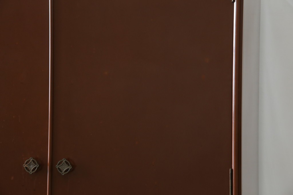 ※塗装にダメージあり※　和製ヴィンテージ　最高級品　総漆塗り　漆絵入り　内部桐材　品のある雰囲気を醸し出すワードローブ　(R-059709)