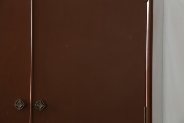 ※塗装にダメージあり※　和製ヴィンテージ　最高級品　総漆塗り　漆絵入り　内部桐材　品のある雰囲気を醸し出すワードローブ　(R-059709)